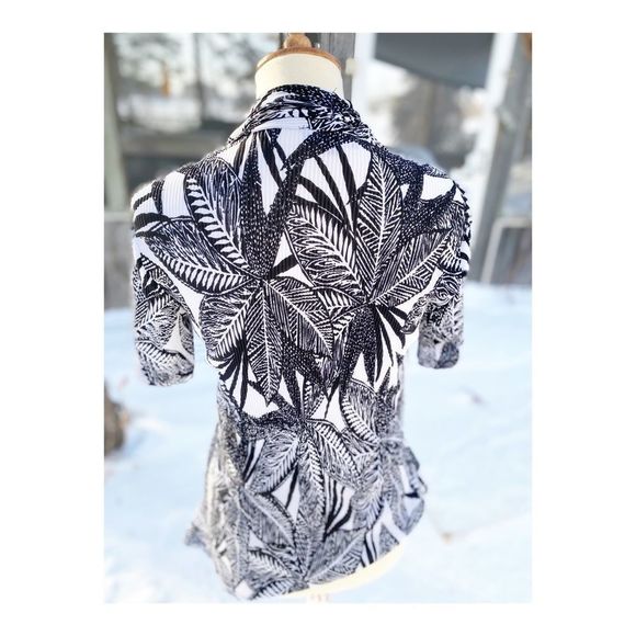 Classic Editions Women’s Twin Set Tee Shirt Black White Crinkle Stretch Sz S - Picture 4 of 9